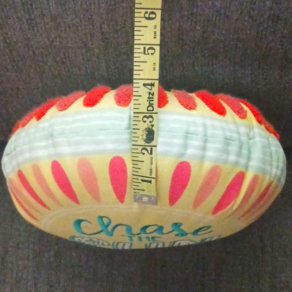 Decorative round pillow - Picture 7 of 7